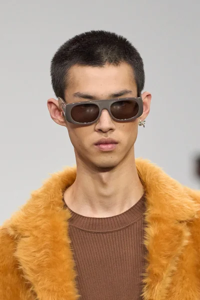 Look 75